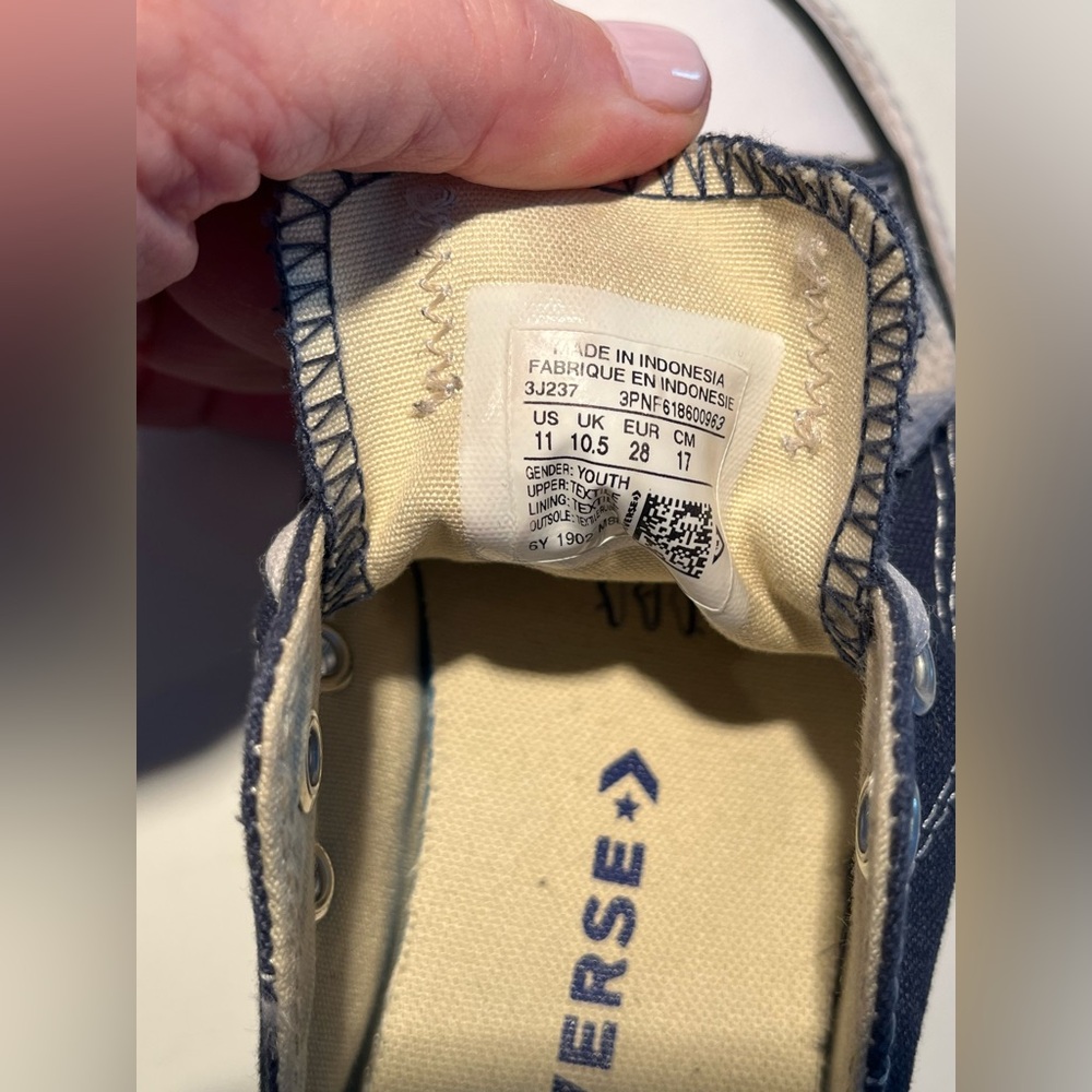 Kids navy converse all star. Size 11.  In good condition. - Picture 8 of 8